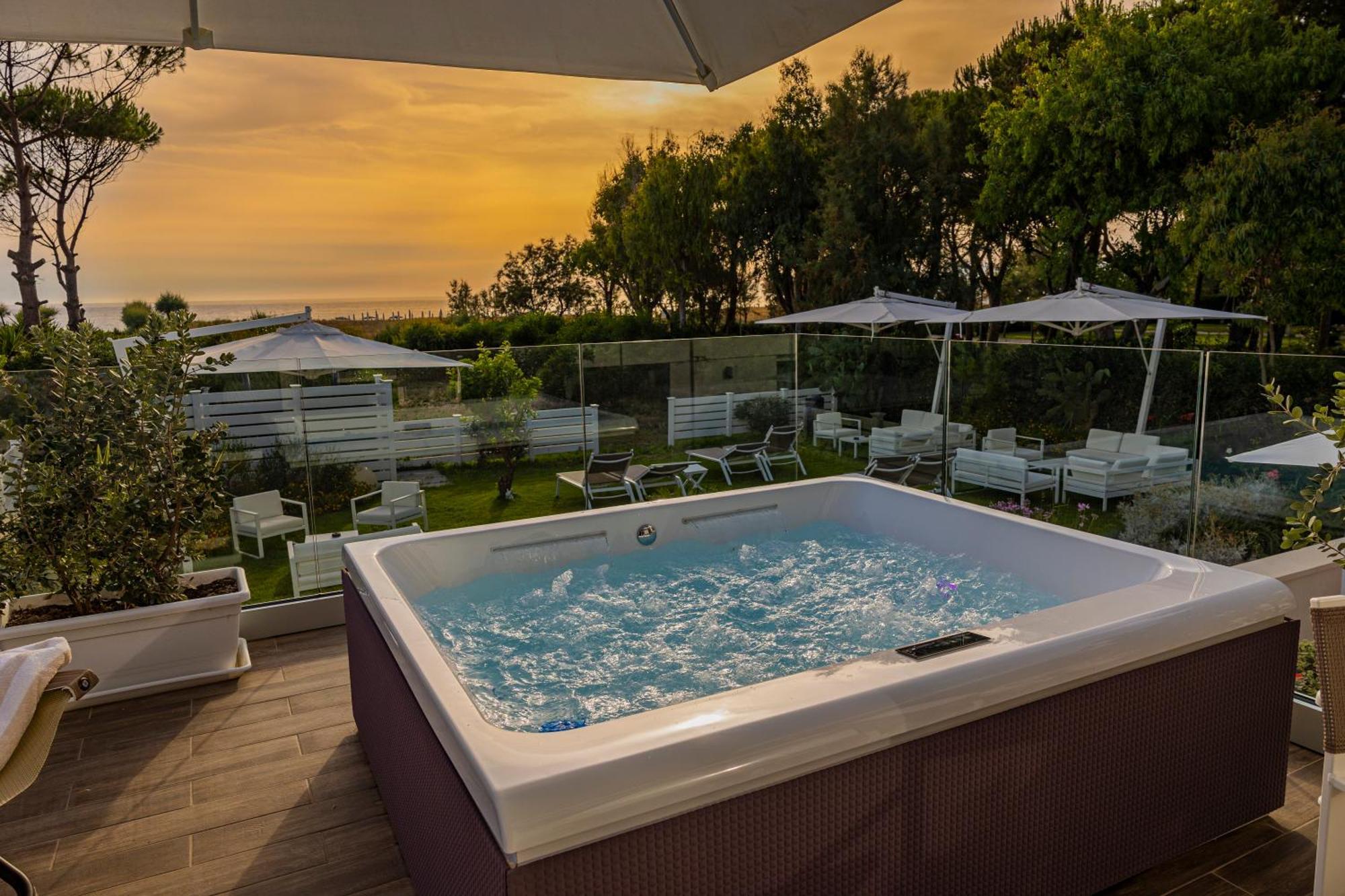 Aquamaris Design Suite & Spa Паестум Екстериор снимка
